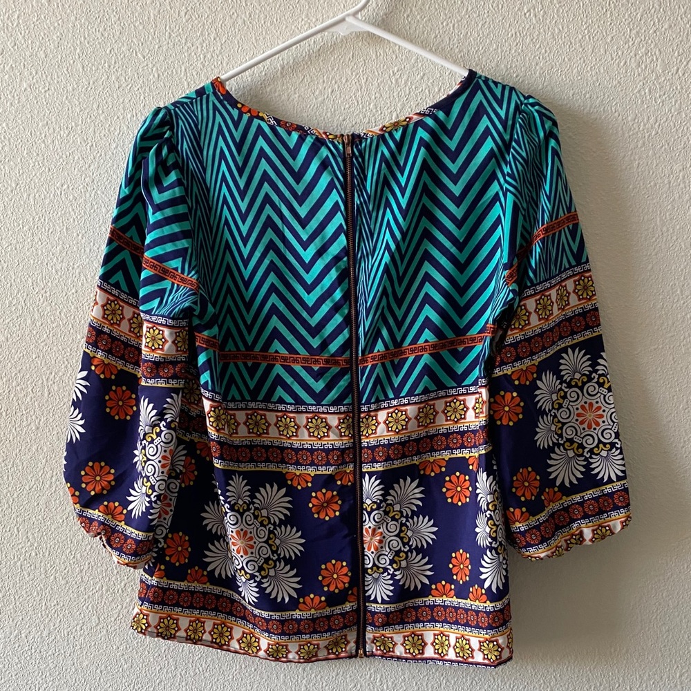 Unique Printed Top - Picture 5 of 9